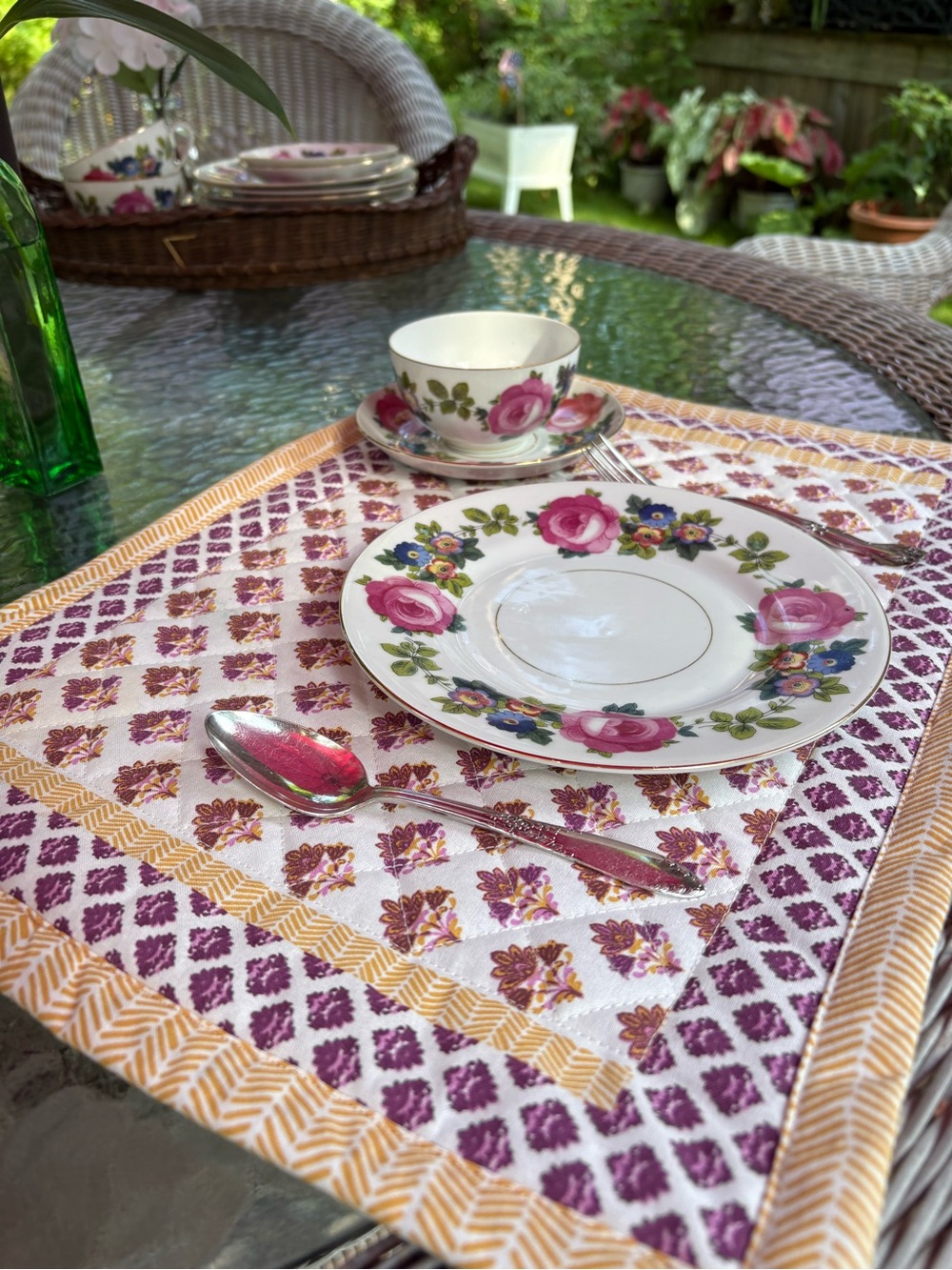 Vintage tea set . 4 cups and Saucers 6 salad plates . Made in England.